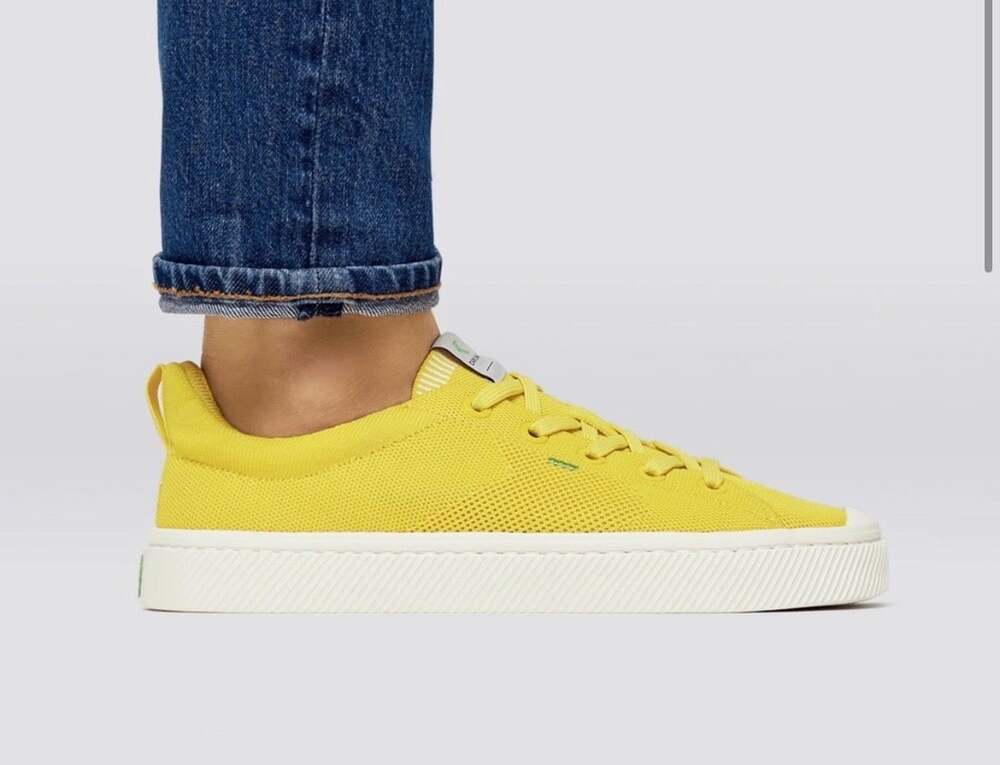 Cariuma Unisex Low Top Sun Yellow Bamboo Knit
Sneaker - Sz 10.5M/ 12W